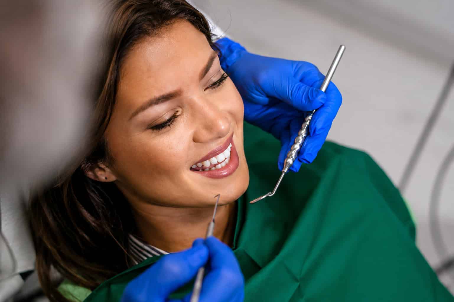 Step-by-step dental implant process showing tooth extraction to crown placement.